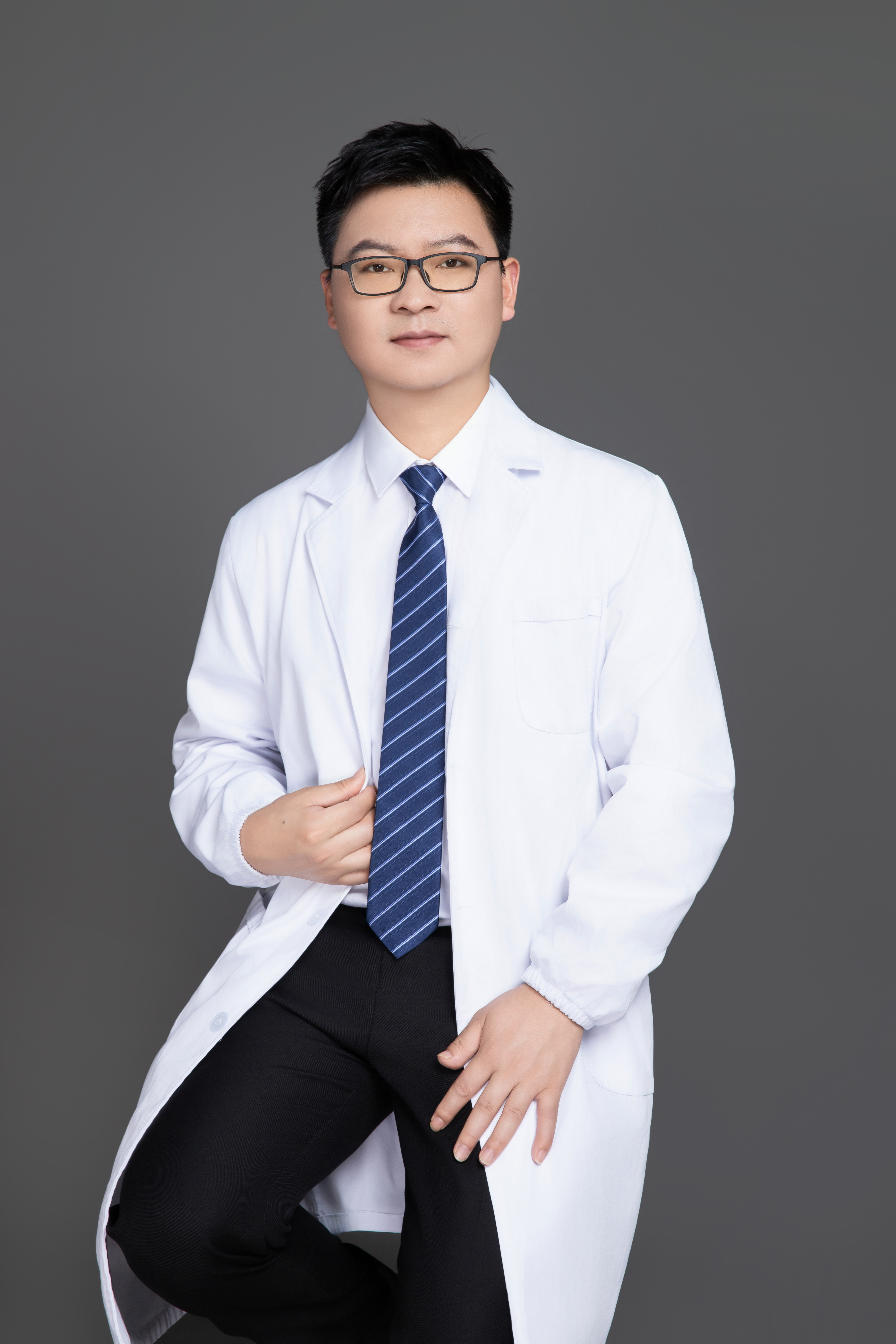 鲁兴明医生形象照